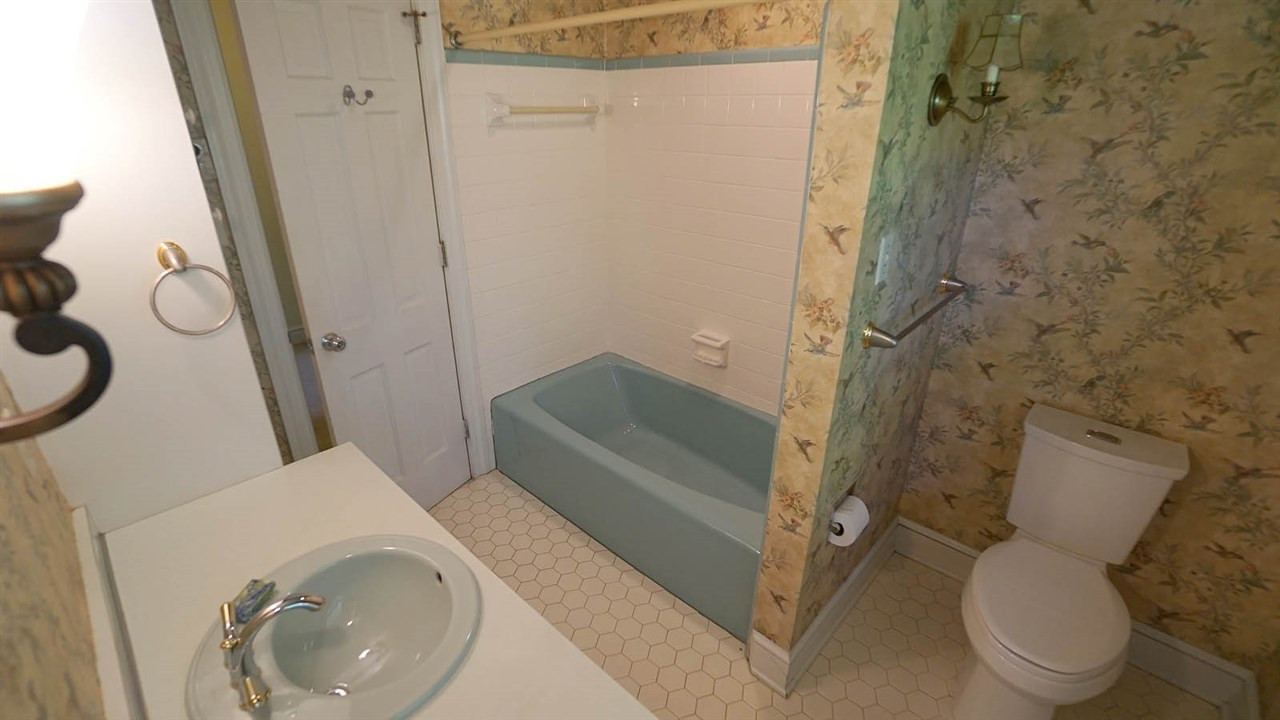 1421 Lynn Road Raleigh, NC 27612 - Photo 20 of 30 Guest Bathroom