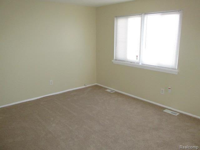 167 West Kennett Road Pontiac, MI 48340 - Photo 10 of 26 167 KENNETT PONTIAC (38).jpg