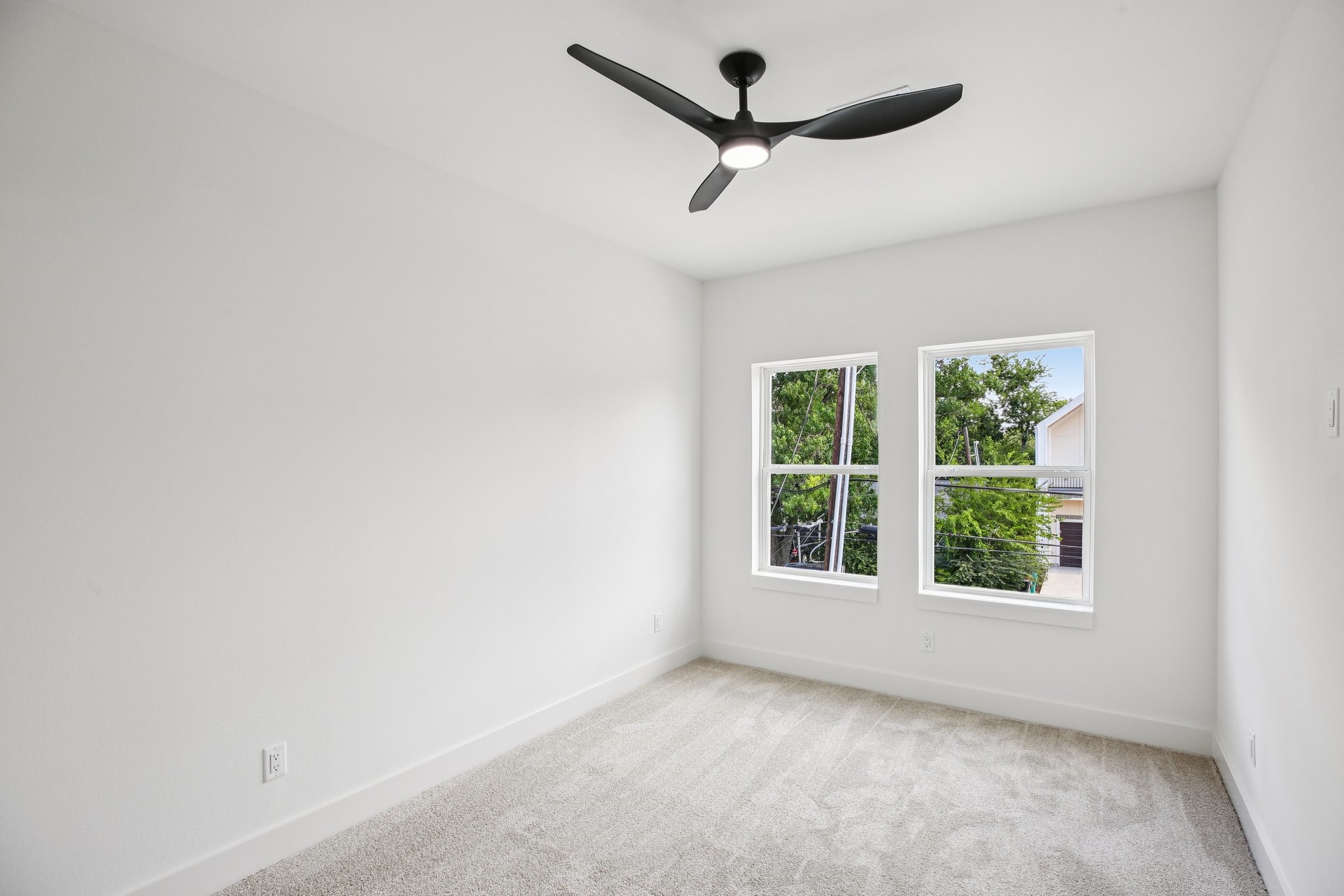 6739 Liverpool Street Houston, TX 77021 - Photo 14 of 27 an empty room with a window