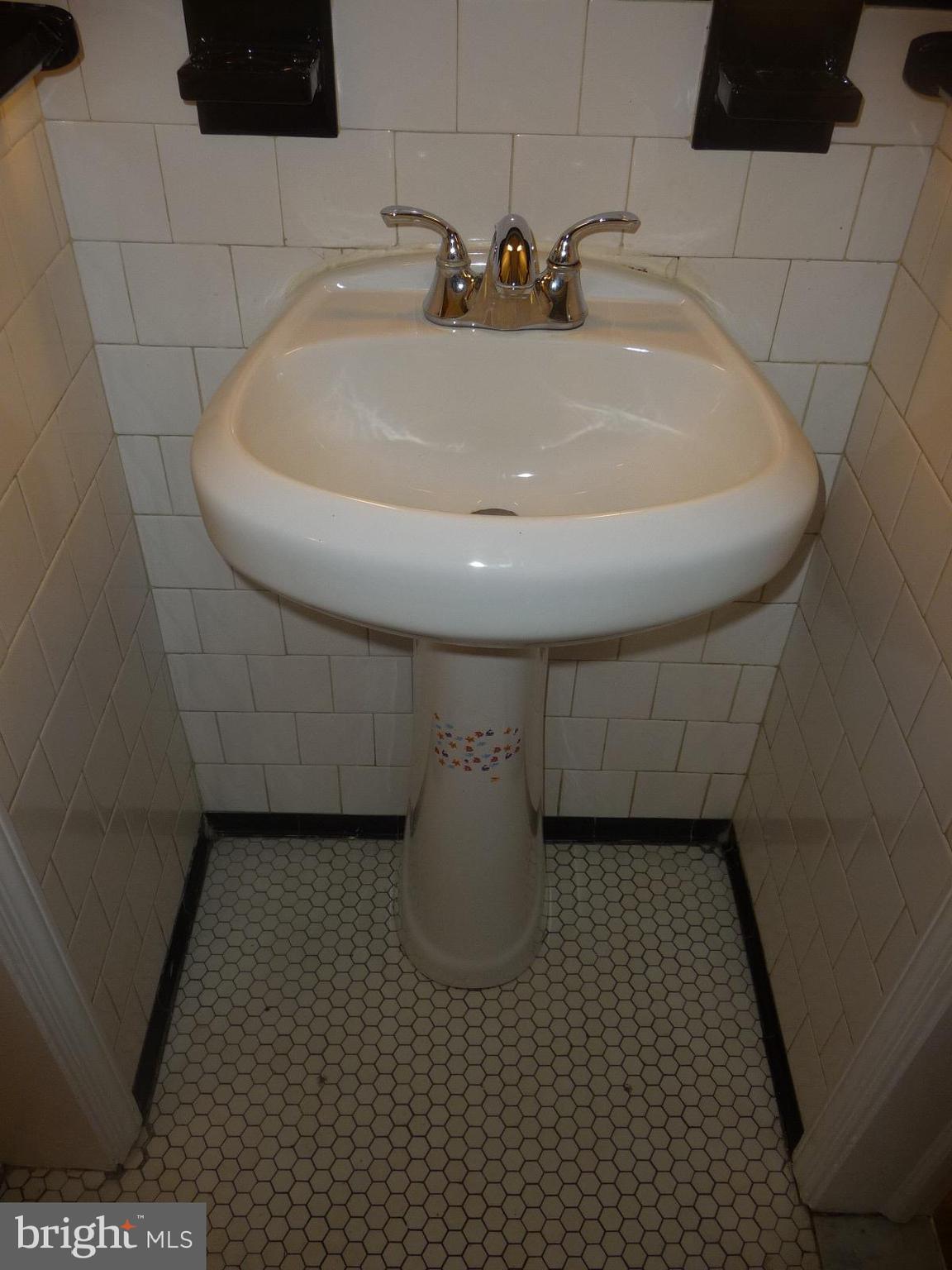 907 Adana Road Baltimore, MD 21208 - Photo 11 of 27