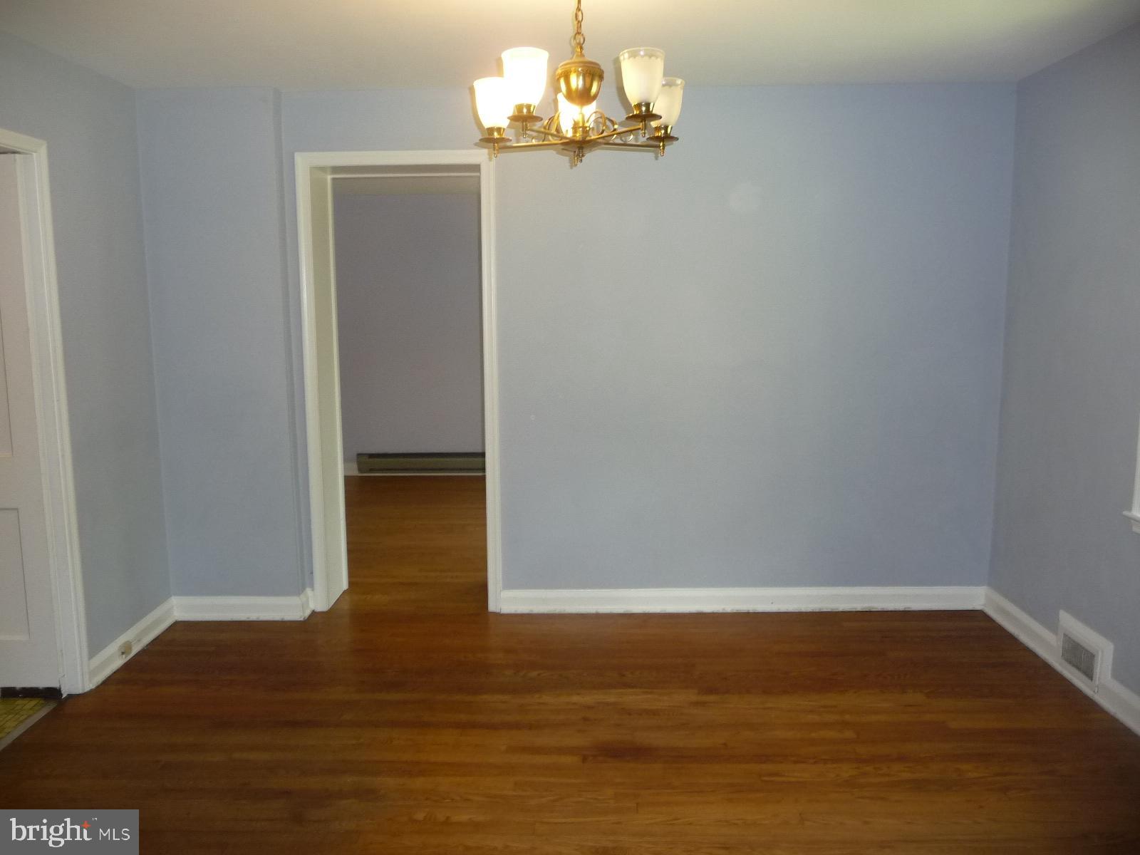907 Adana Road Baltimore, MD 21208 - Photo 5 of 27