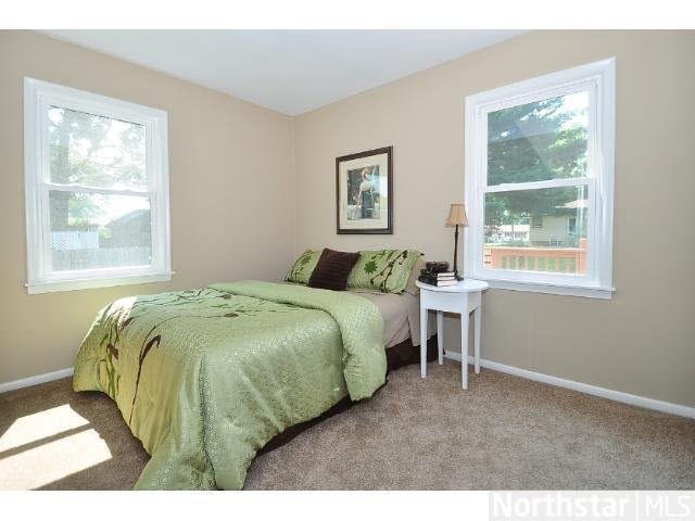 1732 County Rd B East Maplewood, MN 55109 - Photo 3 of 18