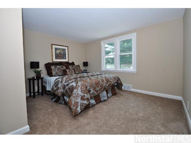 1732 County Rd B East Maplewood, MN 55109 - Photo 6 of 18