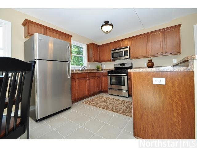 1732 County Rd B East Maplewood, MN 55109 - Photo 8 of 18