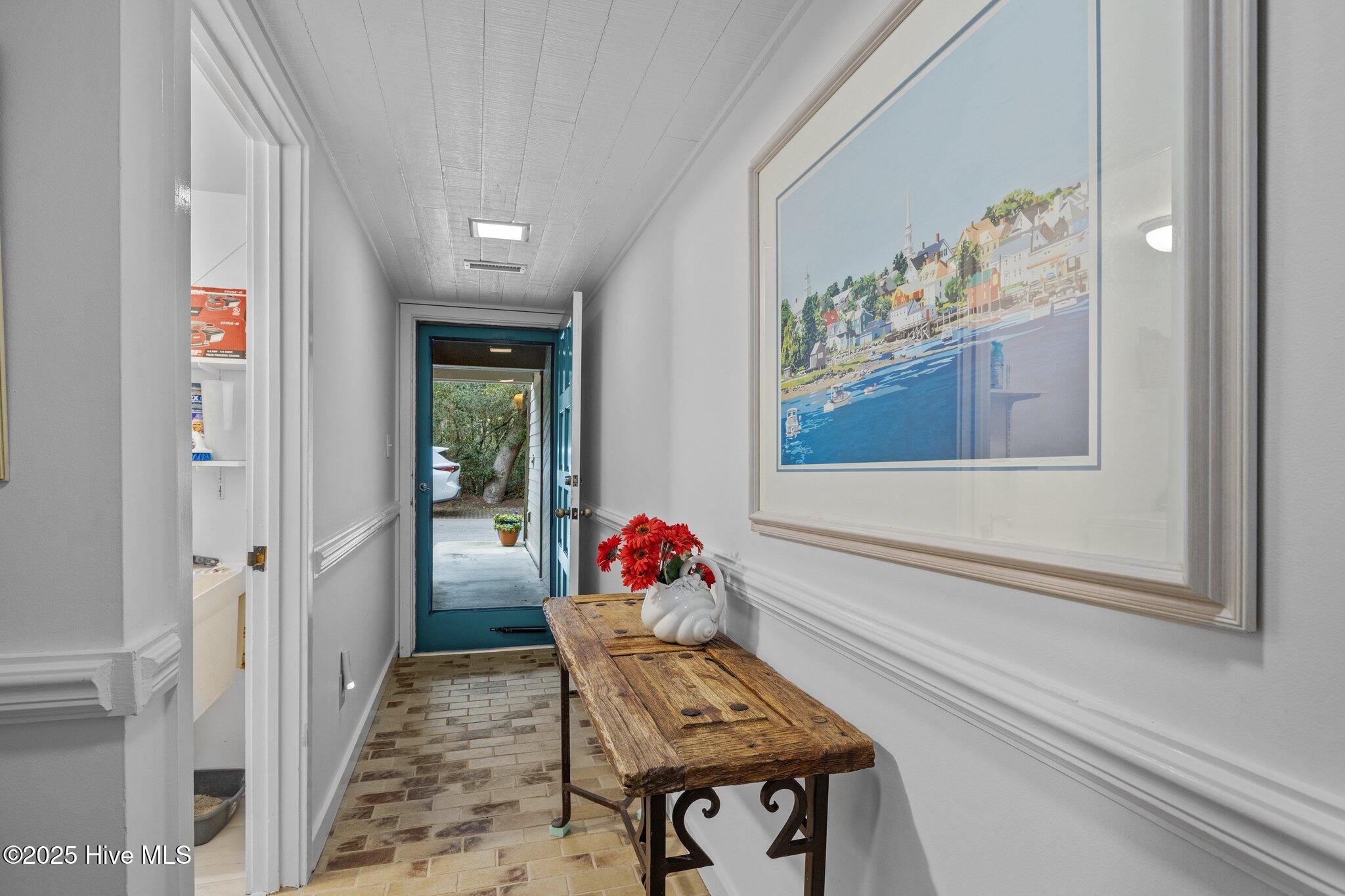 545 Salter Path Road, Unit B1 Pine Knoll Shores, NC 28512 - Photo 3 of 40 Foyer