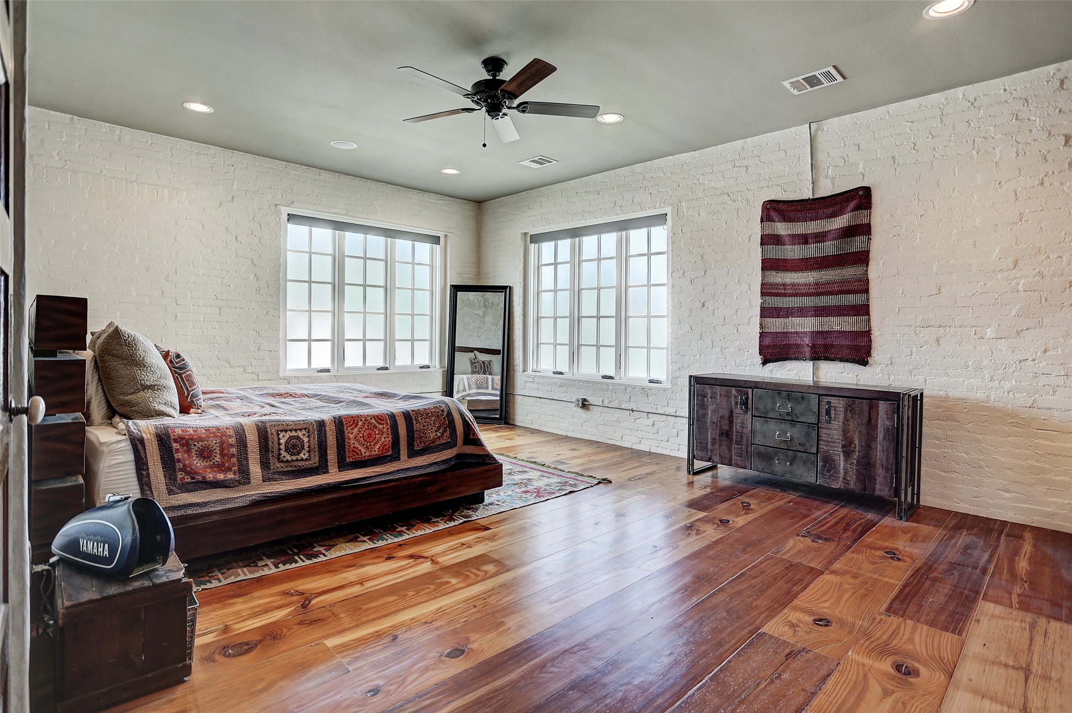 808 Coronado Street Houston, TX 77009 - Photo 21 of 50 Unit 1, Alternate view of primary bedroom