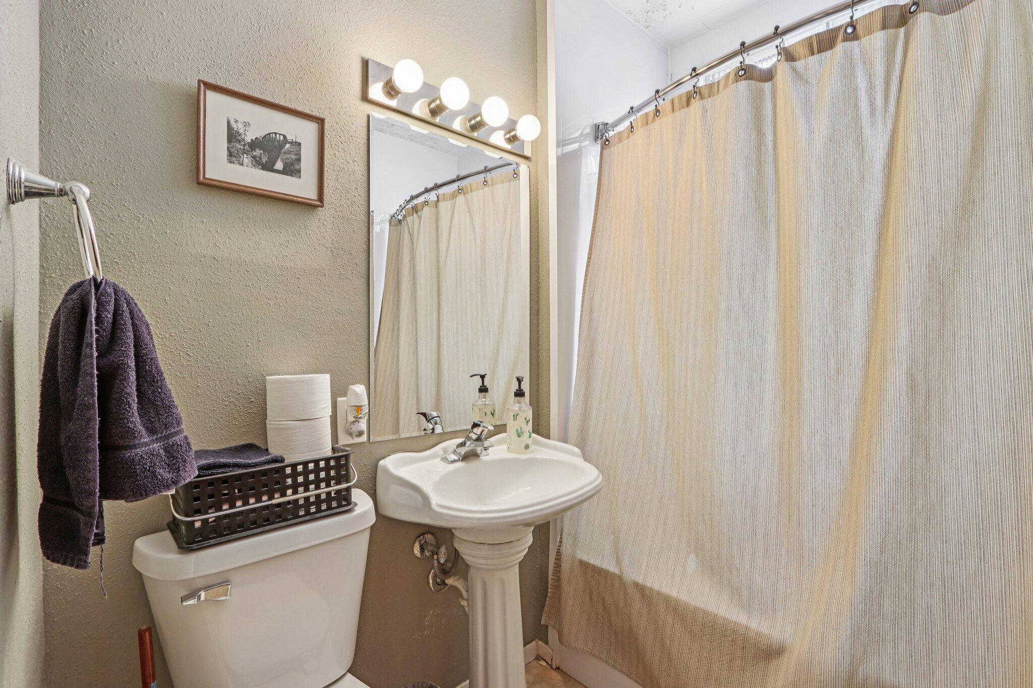 1634 South 80th Street West Allis, WI 53214 - Photo 13 of 30 bathoom