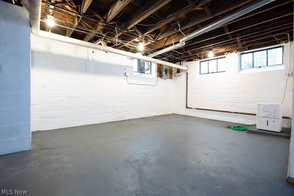 1263 Winston Road Cleveland, OH 44121 - Photo 25 of 35