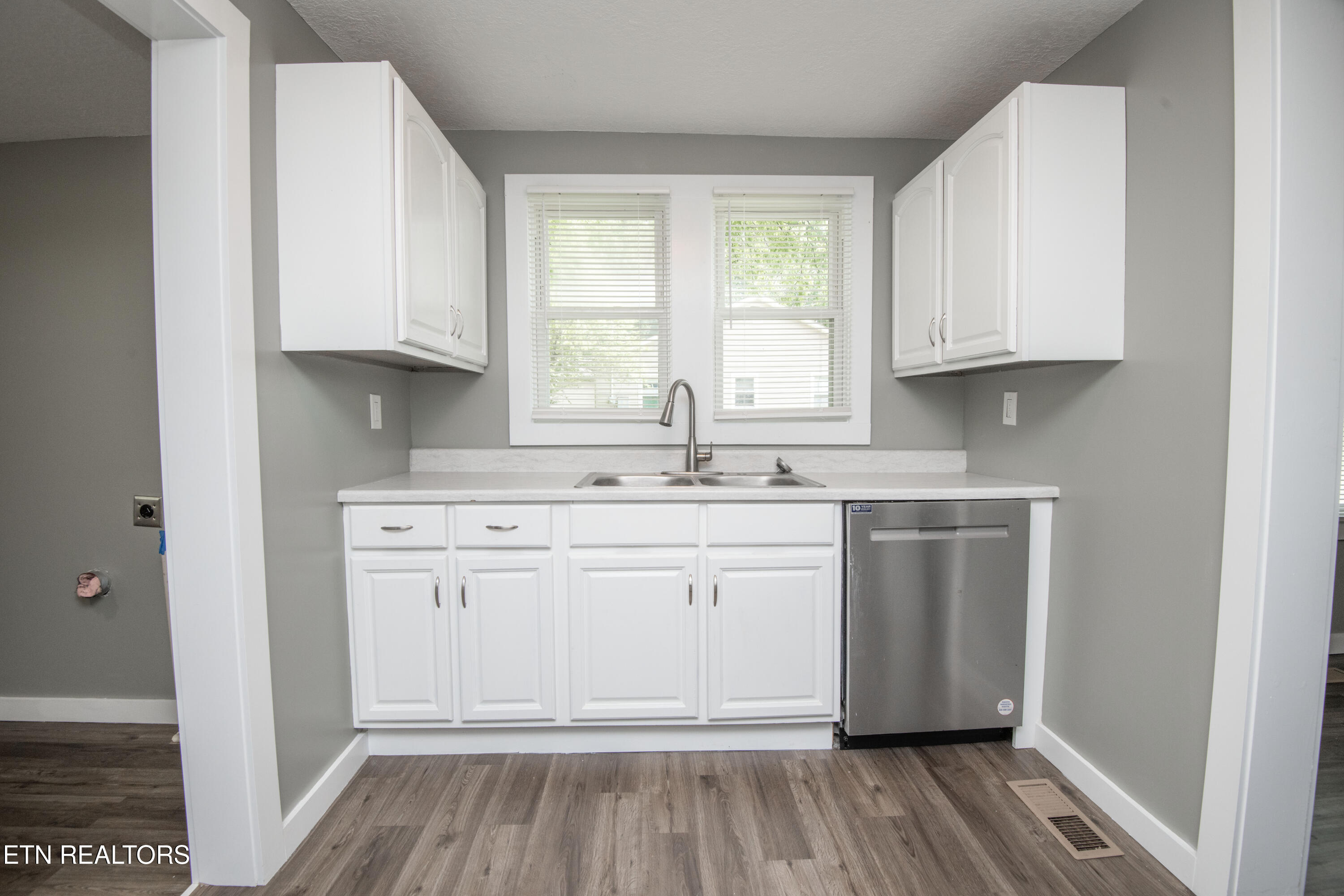 912 Medaris Street Clinton, TN 37716 - Photo 18 of 44 kitchen 4