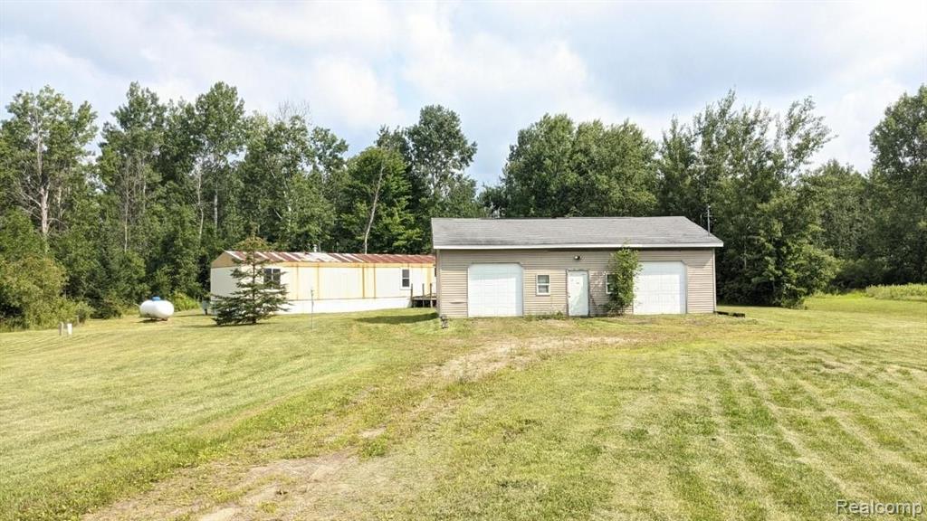 119 East McKimmey Road Gladwin, MI 48624 - Photo 2 of 9