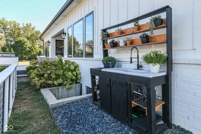 $1,299,000 | 9271 North 400 East, Greenfield, IN 46140