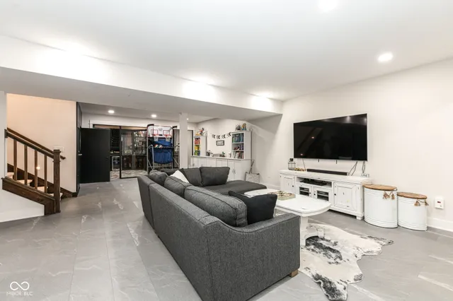 $1,299,000 | 9271 North 400 East, Greenfield, IN 46140