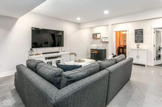 $1,299,000 | 9271 North 400 East, Greenfield, IN 46140