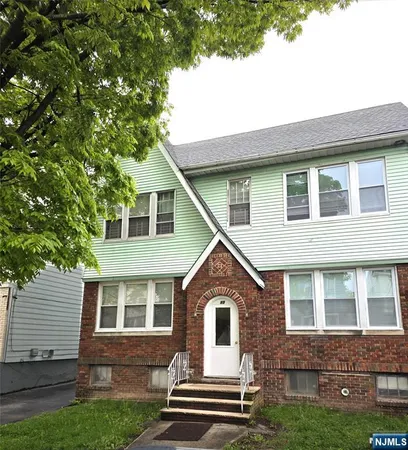 $1,850 | 99 North 15th Street, Unit 2R, Bloomfield, NJ 07003