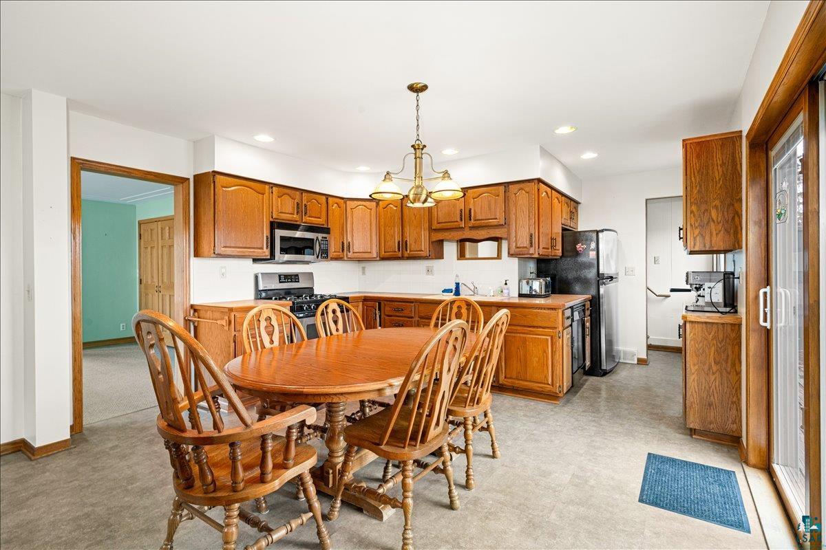 718 6th Avenue Two Harbors, MN 55616 - Photo 16 of 39