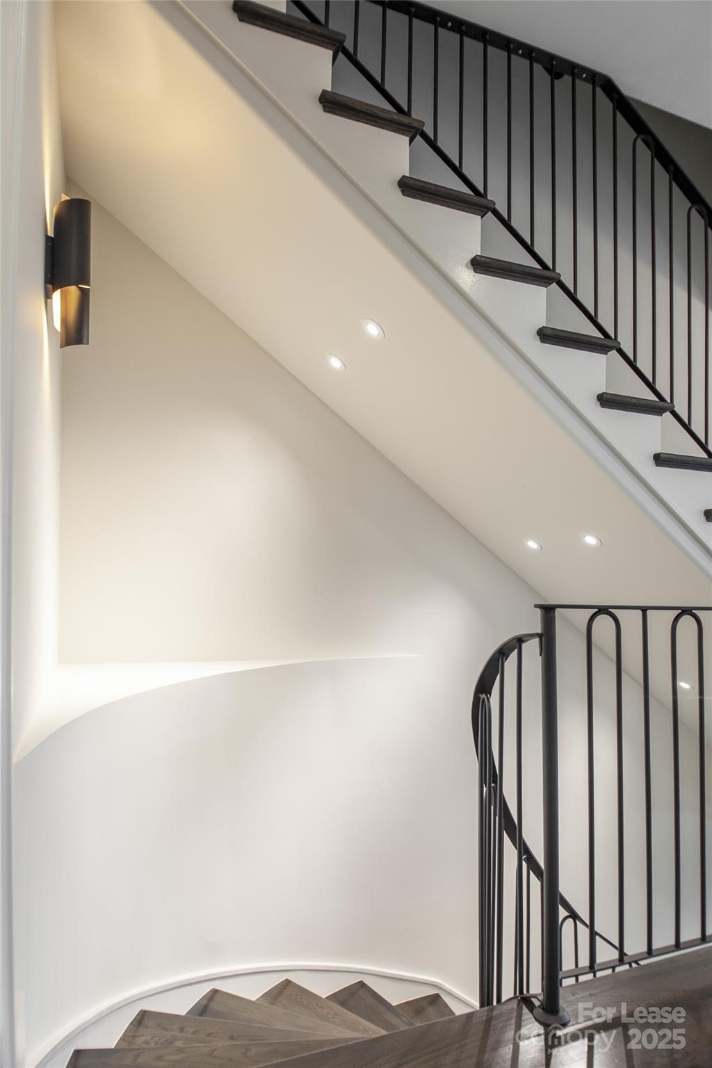 5024 Gilchrist Road Charlotte, NC 28211 - Photo 39 of 48 a view of entryway