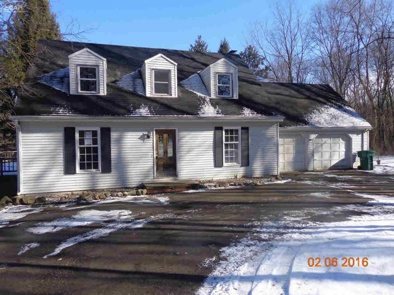 5679 Richardson Road Howell, MI 48843 - Photo 2 of 16 21438120-1.JPG