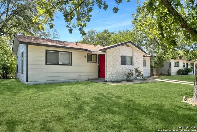 a view of a house with a yard