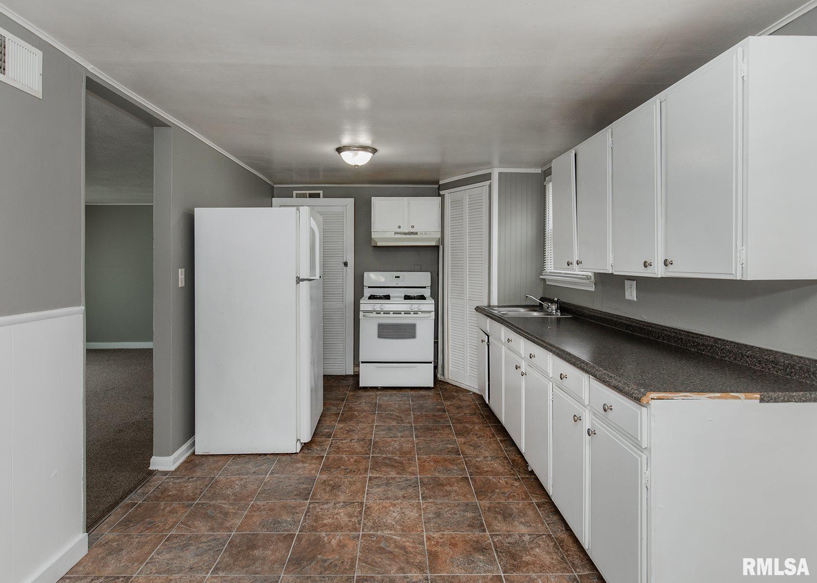 535 15th Avenue Silvis, IL 61282 - Photo 4 of 18