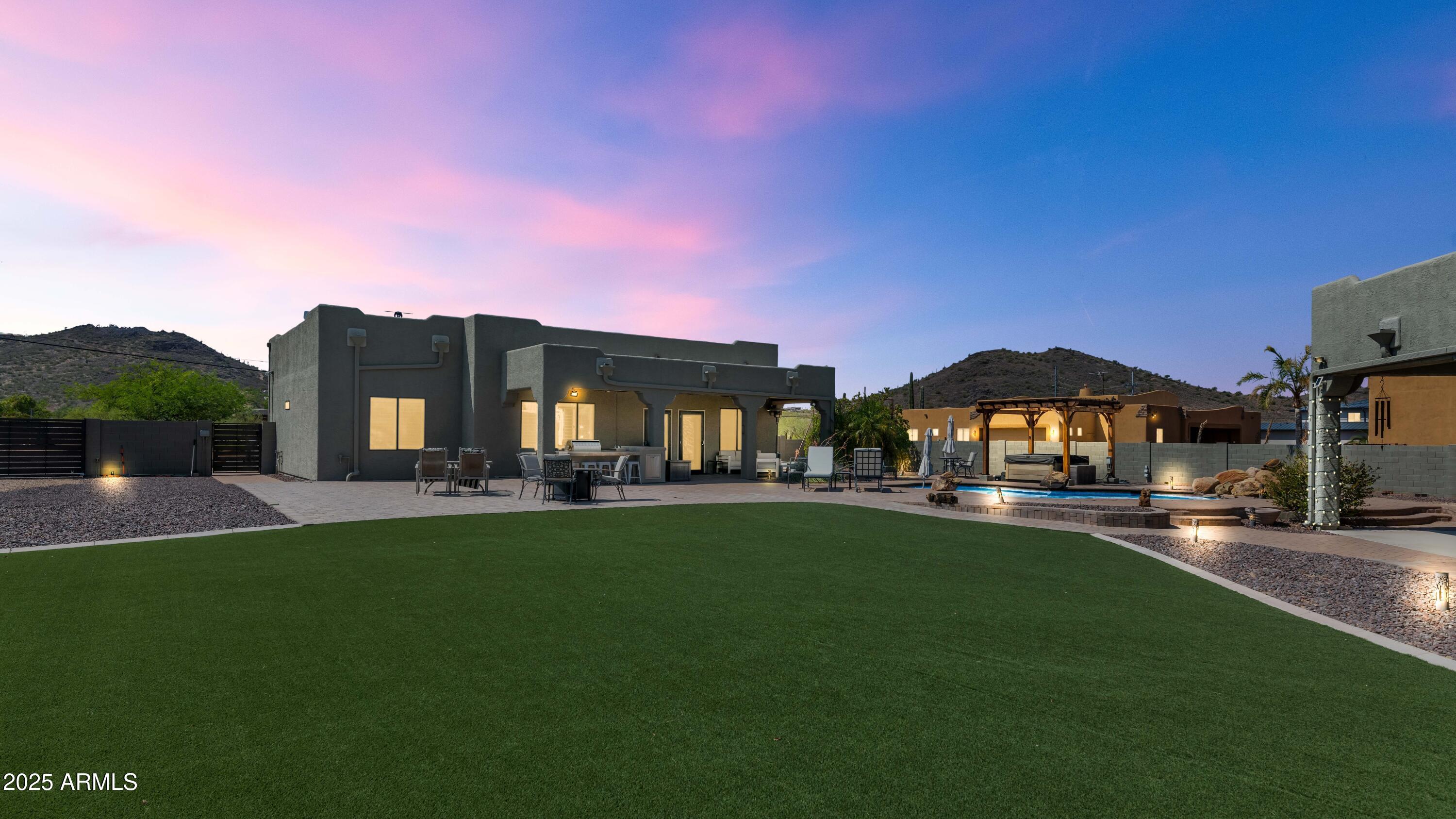 3030 West Irvine Road Phoenix, AZ 85086 - Photo 29 of 51 Yard Evening