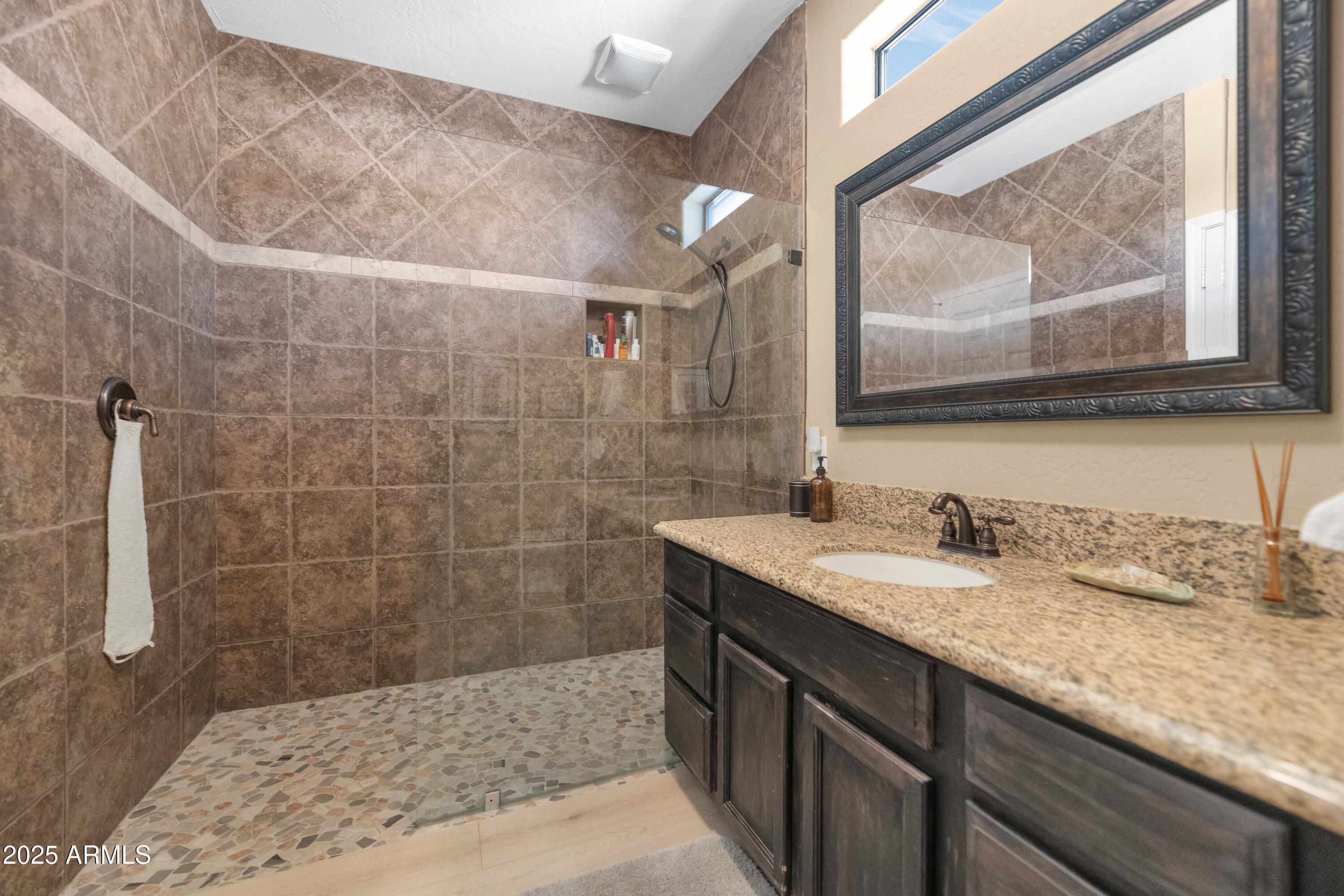3030 West Irvine Road Phoenix, AZ 85086 - Photo 40 of 51 Guest House Bathroom