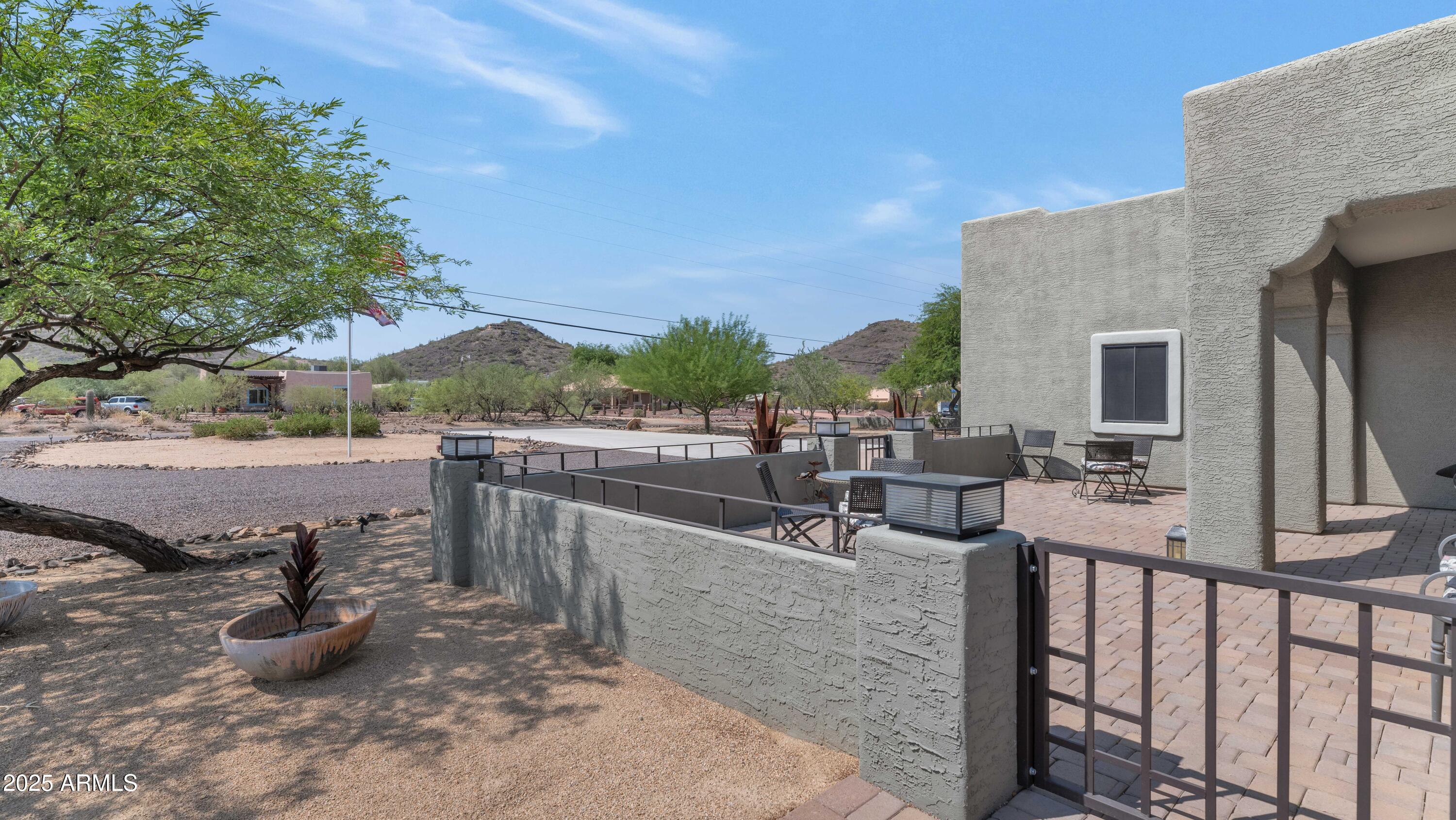 3030 West Irvine Road Phoenix, AZ 85086 - Photo 8 of 51 Front Patio - Side