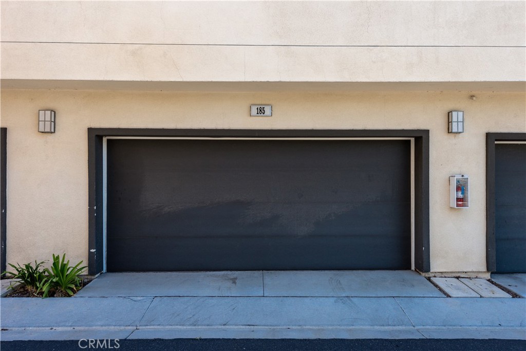 185 Bowery Irvine, CA 92612 - Photo 4 of 29 a close view of cupboard