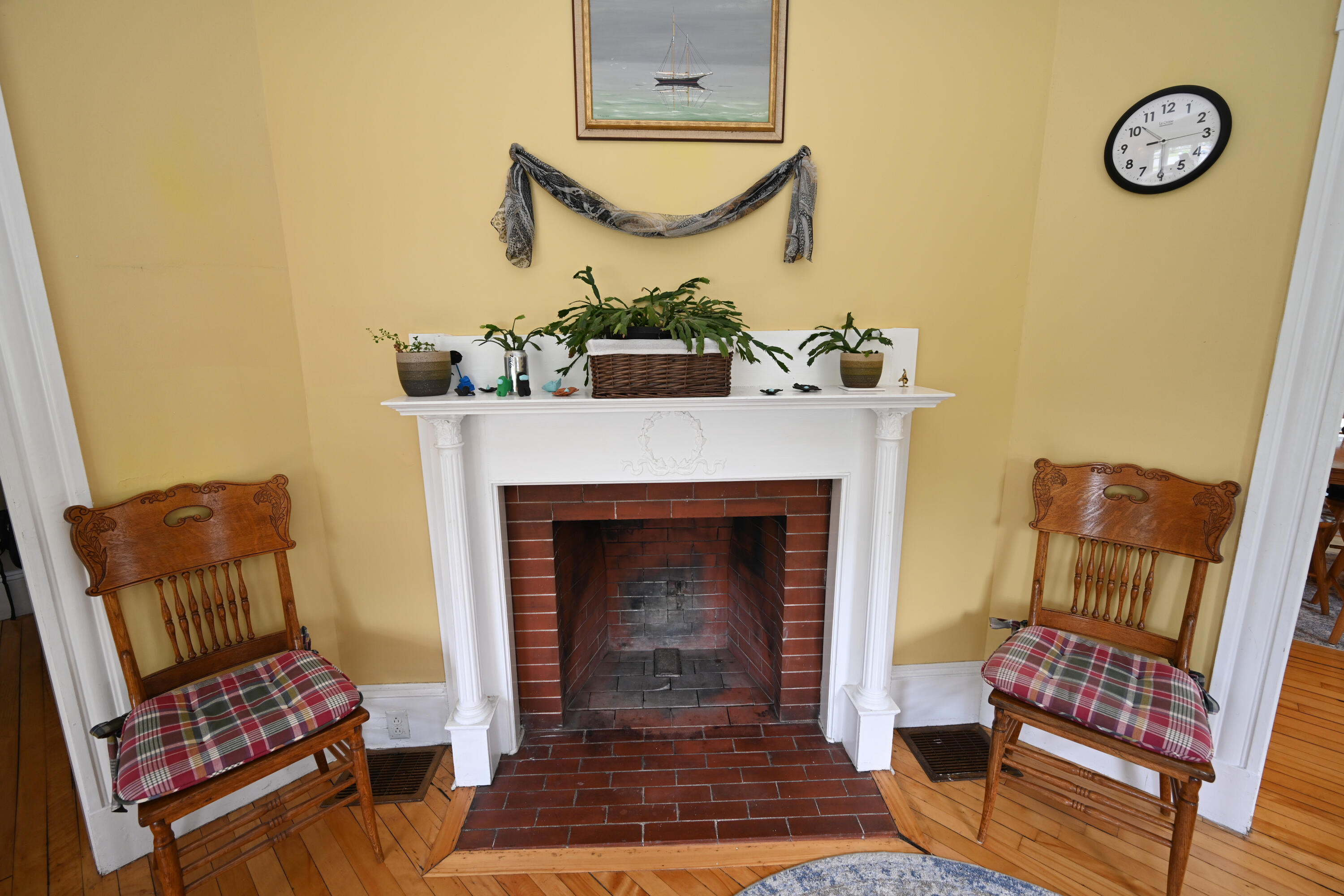32 Royal Road Bangor, ME 04401 - Photo 7 of 26 Living Room