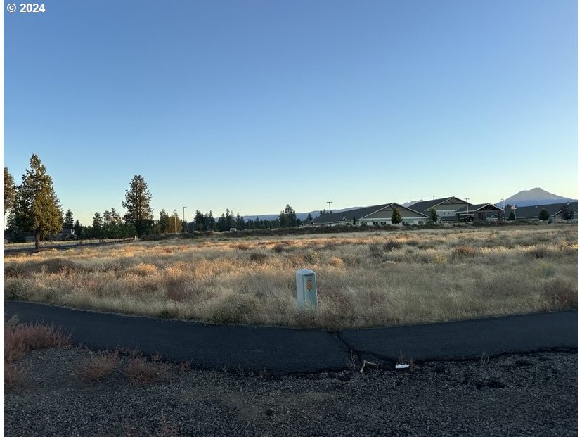 0 North Spruce Street Sisters, OR 97759 - Photo 4 of 8 a view of a lake from a yard