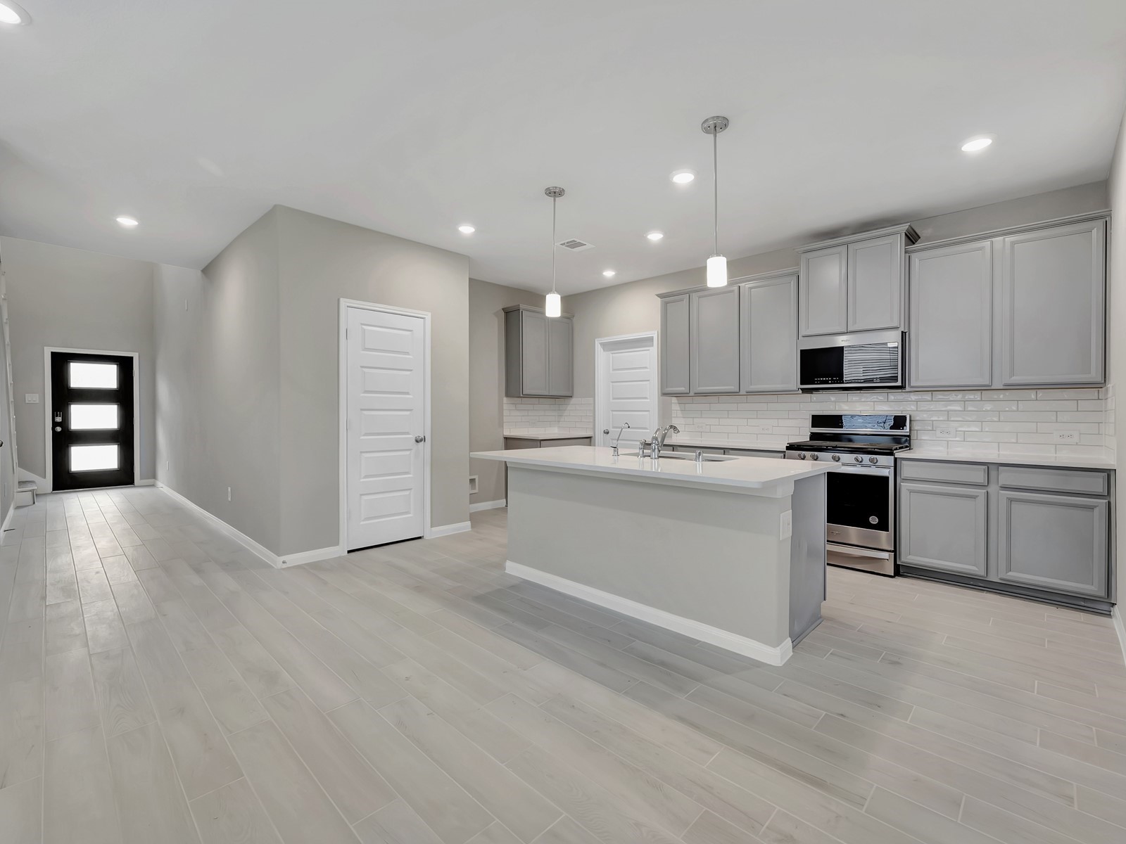 5725 Adamite Way Houston, TX 77048 - Photo 2 of 29 Photo is not of the actual home, but is an inspirational photo of builder’s model home and may depict options, furnishings, and/or decorator features that are not included
