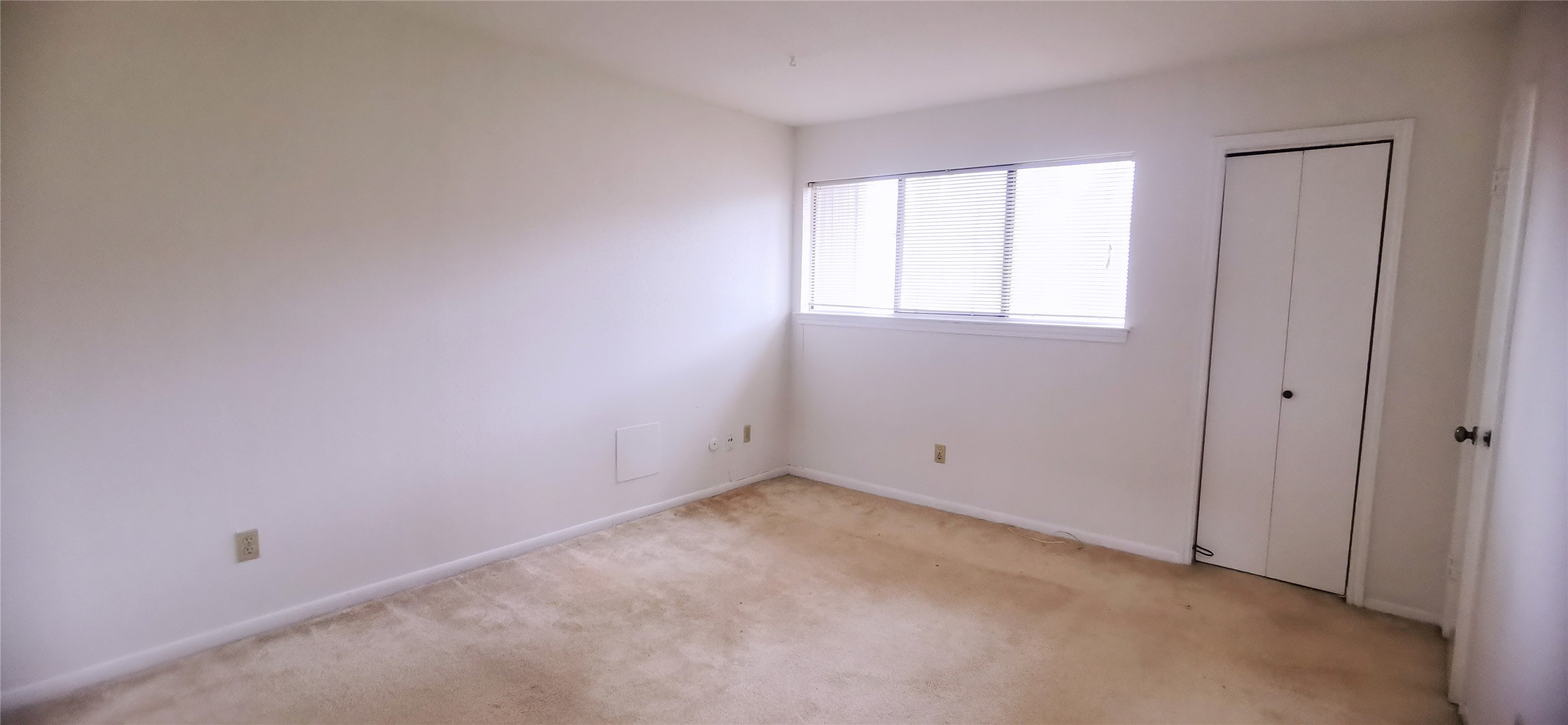 8313 Augustine Drive, Unit B Houston, TX 77036 - Photo 23 of 34 an empty room with a window