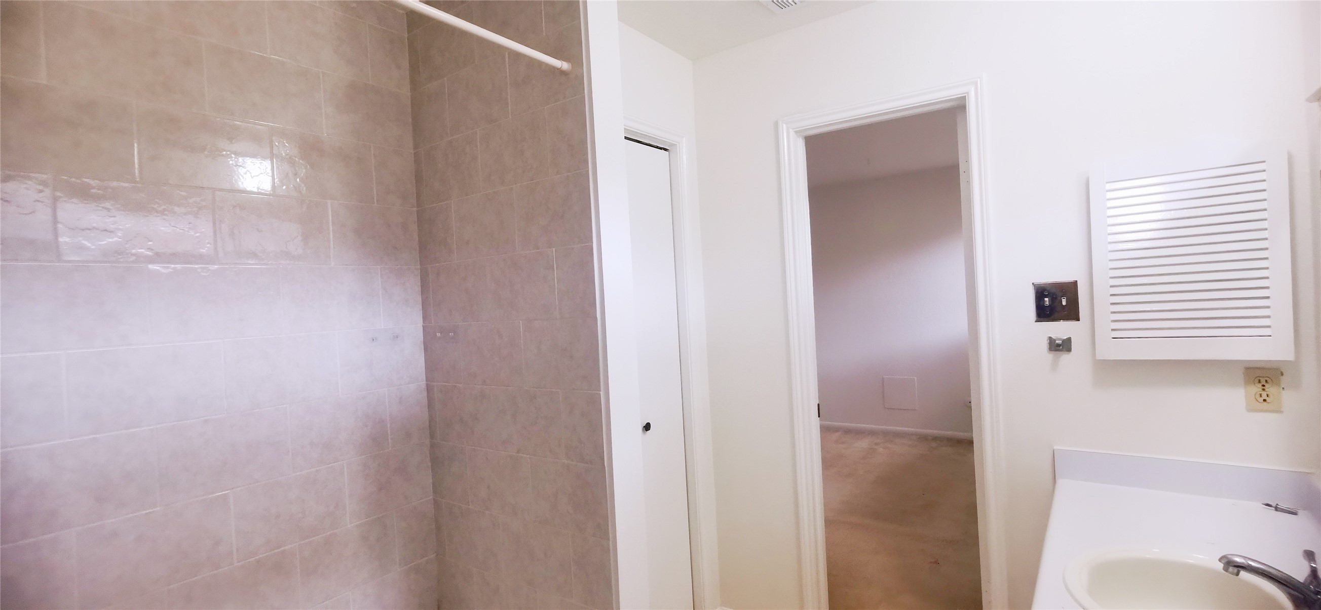 8313 Augustine Drive, Unit B Houston, TX 77036 - Photo 27 of 34 a view of bathroom