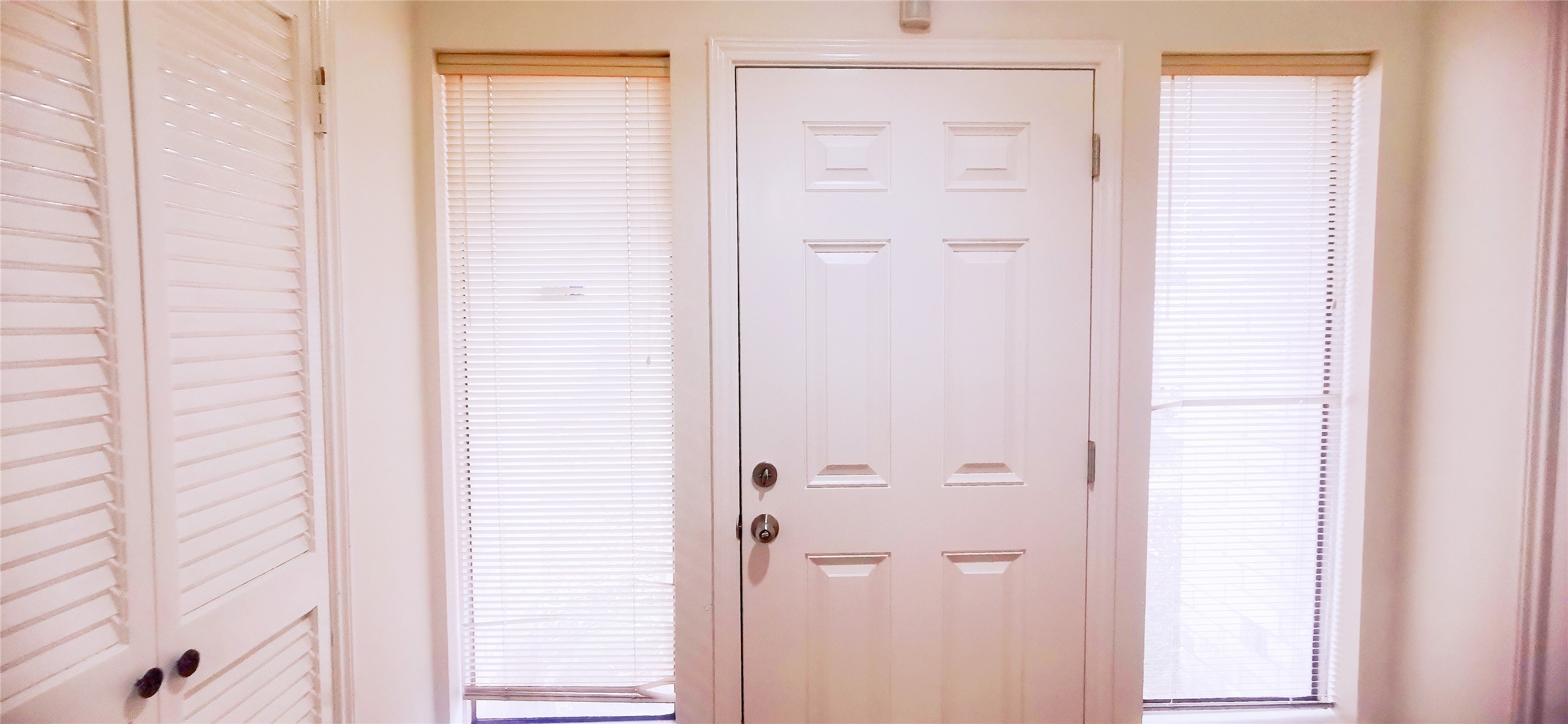 8313 Augustine Drive, Unit B Houston, TX 77036 - Photo 5 of 34 a bathroom with a shower