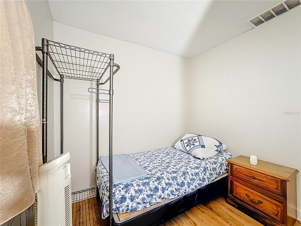 4200 Anderson Road Orlando, FL 32812 - Photo 32 of 63 a bedroom with a bed and a window