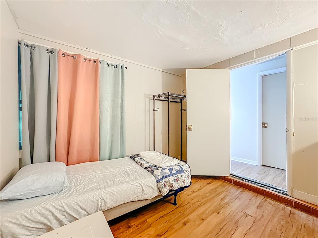 4200 Anderson Road Orlando, FL 32812 - Photo 36 of 63 a bedroom with a bed and a window