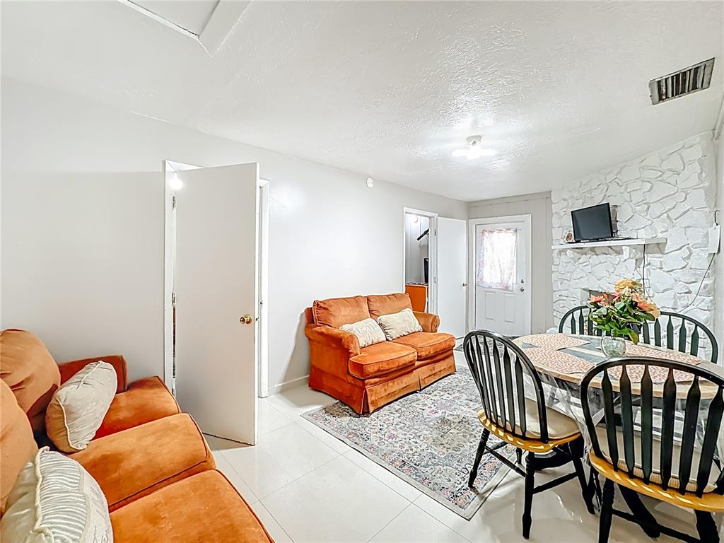 4200 Anderson Road Orlando, FL 32812 - Photo 41 of 63 a living room with furniture and a couch