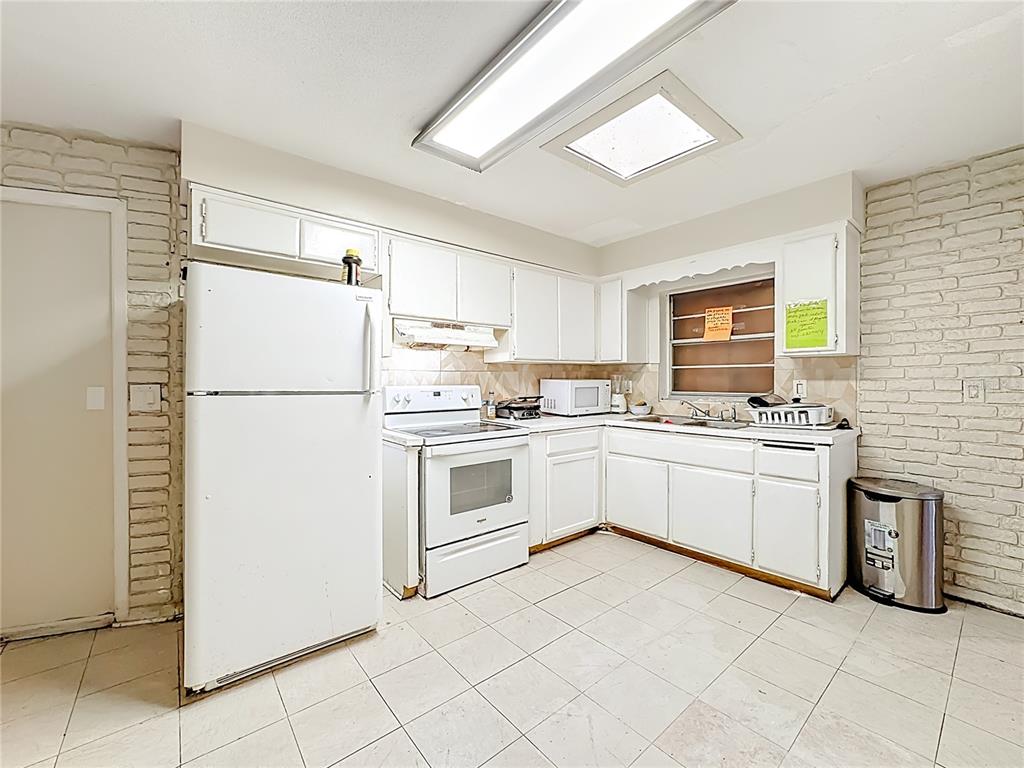 4200 Anderson Road Orlando, FL 32812 - Photo 10 of 63 a kitchen with white cabinets and white appliances