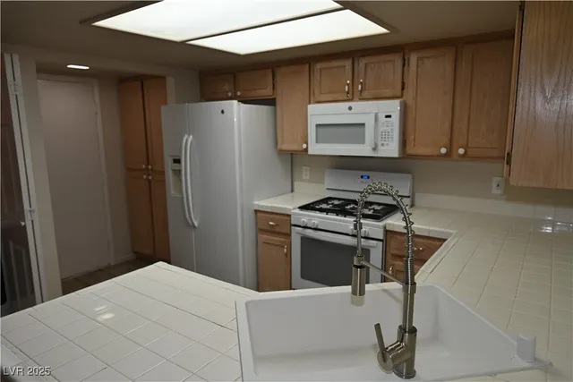 $1,975 | 8336 Maplestar Road, Las Vegas, NV 89128