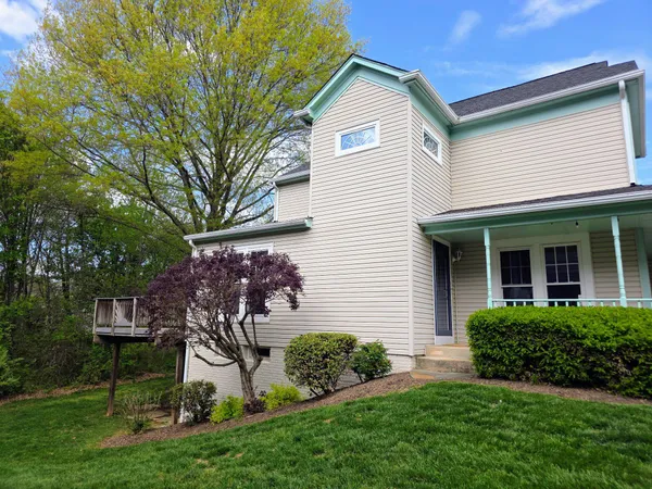 $885,000 | 13521 Brightfield Lane, Herndon, VA 20171