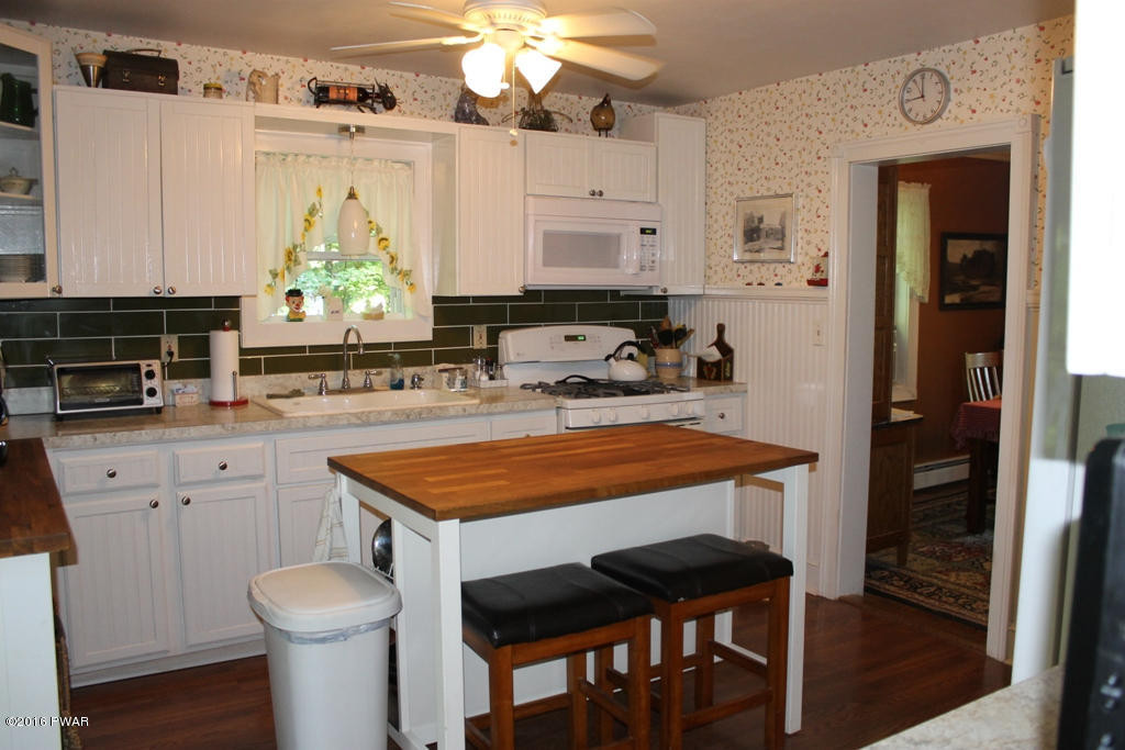 325 Rowe Street Hawley, PA 18428 - Photo 12 of 37