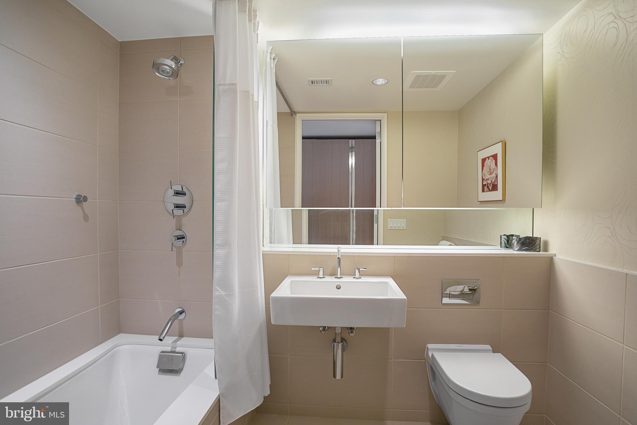 925 H Street Northwest, Unit 516 Washington, DC 20001 - Photo 14 of 37 Ensuite Bathroom