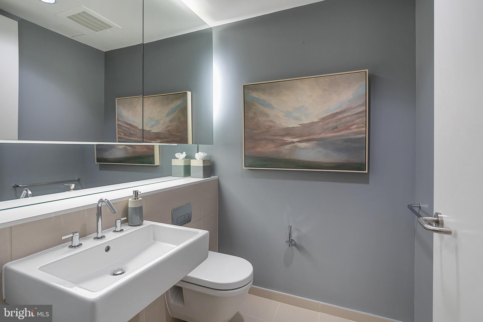 925 H Street Northwest, Unit 516 Washington, DC 20001 - Photo 16 of 37 Powder Room