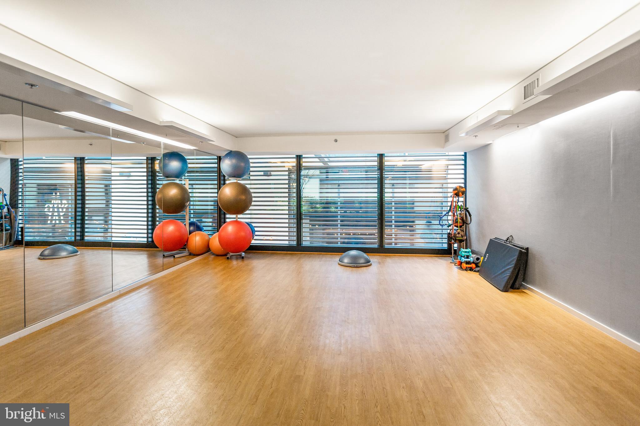925 H Street Northwest, Unit 516 Washington, DC 20001 - Photo 25 of 37 Building Yoga Studio