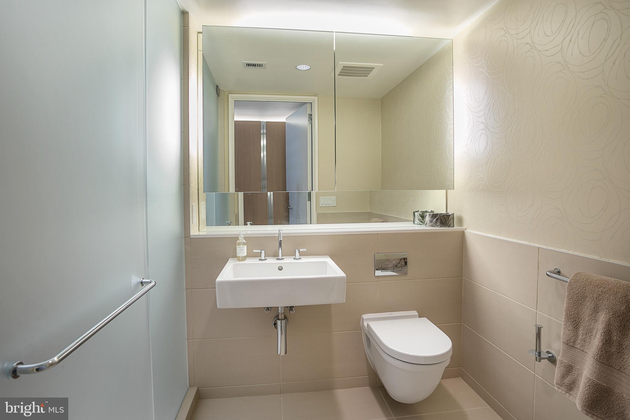 925 H Street Northwest, Unit 516 Washington, DC 20001 - Photo 6 of 37 Owners Bathroom
