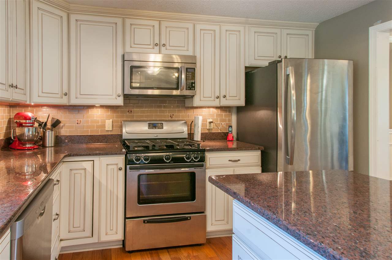 2 Taryn Road Derry, NH 03038 - Photo 11 of 35