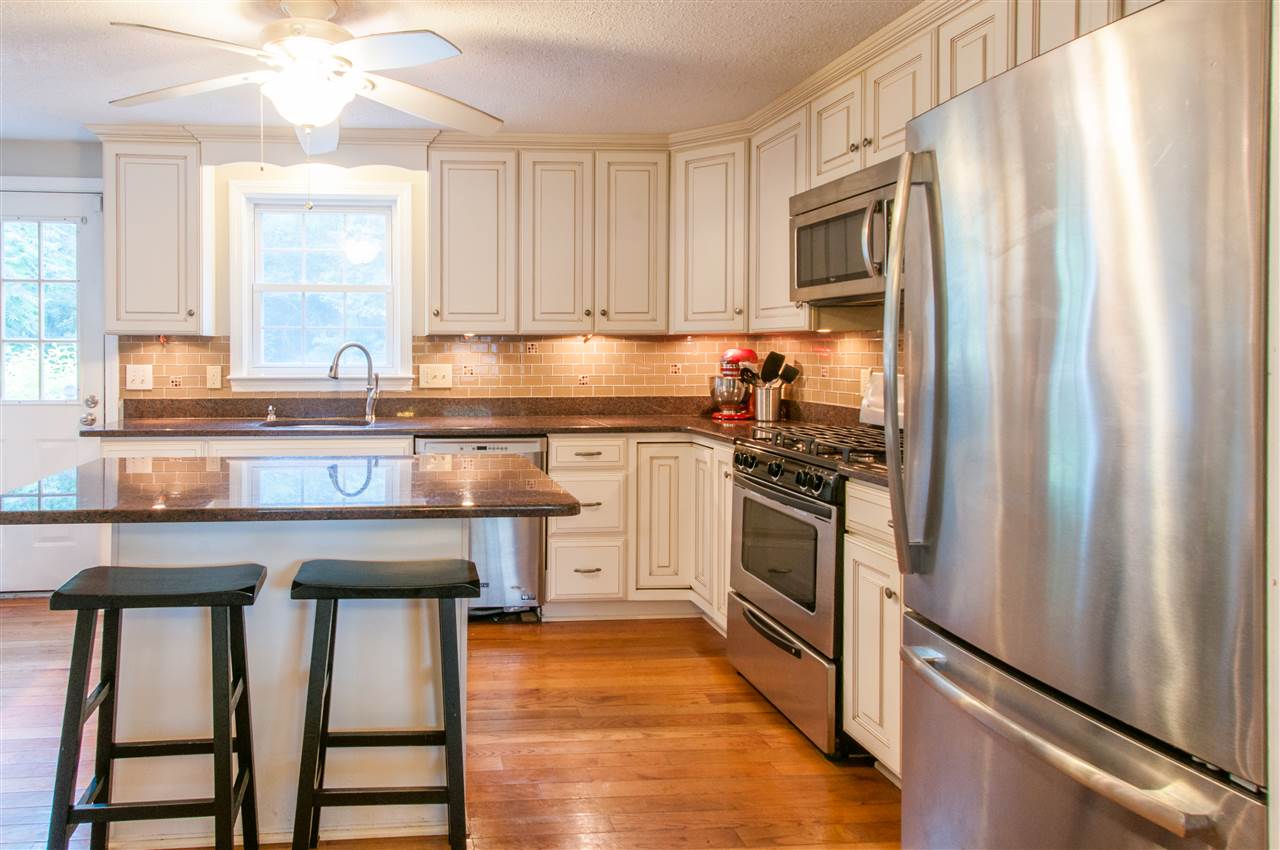 2 Taryn Road Derry, NH 03038 - Photo 14 of 35