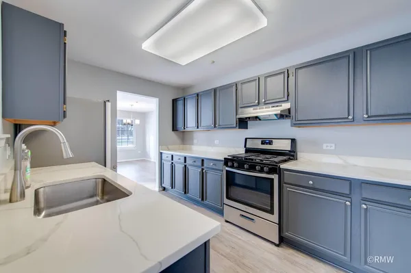 $2,700 | 460 Mayflower Lane, Unit 1, Bartlett, IL 60103