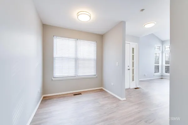 $2,700 | 460 Mayflower Lane, Unit 1, Bartlett, IL 60103