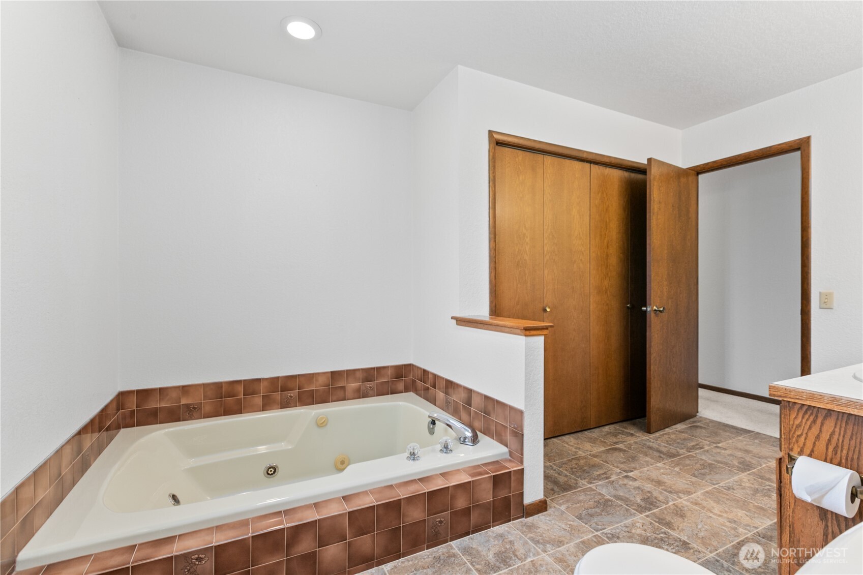 6929 Mission Road Everson, WA 98247 - Photo 15 of 36 a bathroom with a tub and shower
