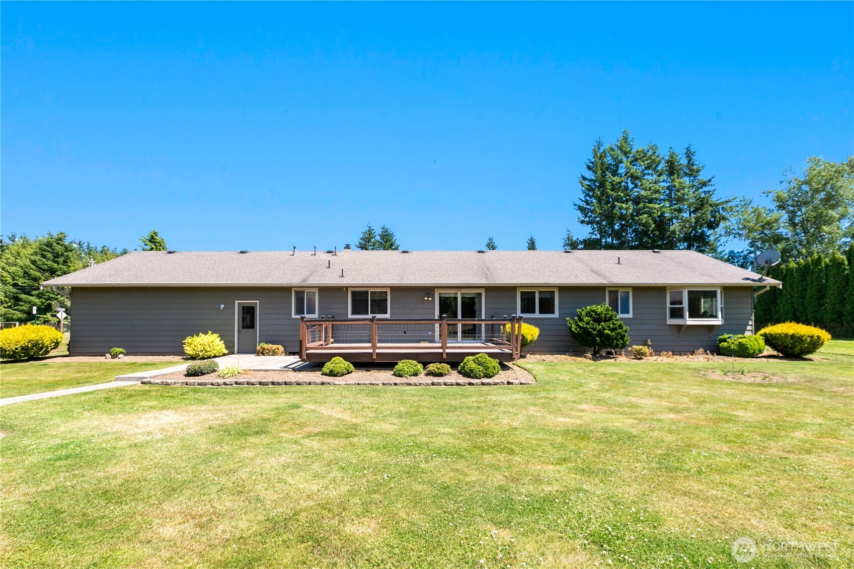 6929 Mission Road Everson, WA 98247 - Photo 24 of 36 a view of a swimming pool with lawn chairs under an umbrella